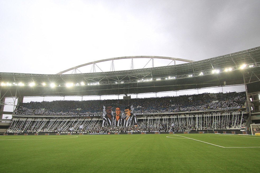 Após shows do Coldplay, Botafogo quer voltar a jogar no Nilton