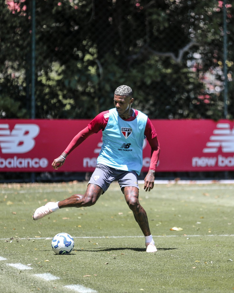 Arboleda em treino do São Paulo