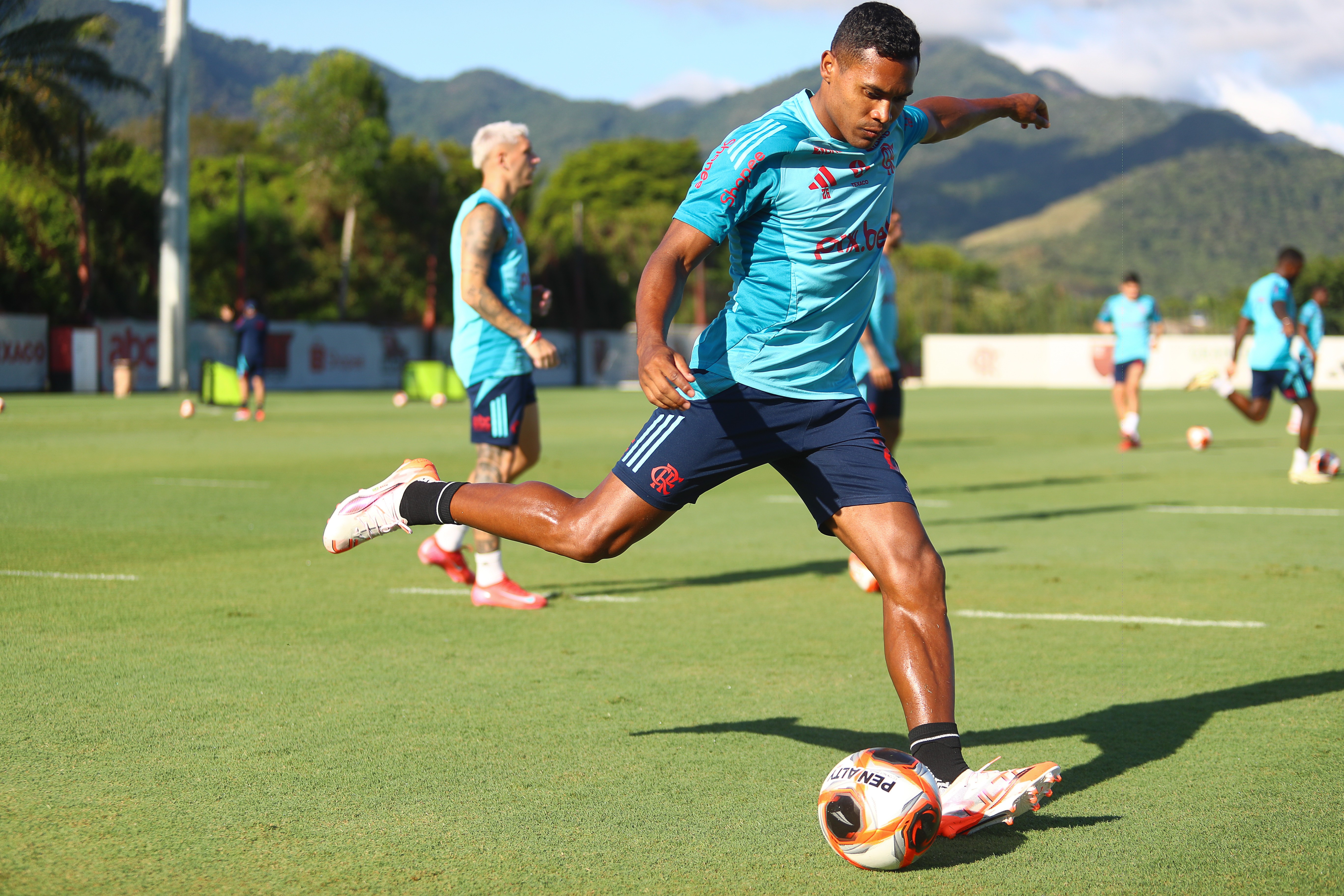 Flamengo escalado com força máxima do contra o Cruzeiro