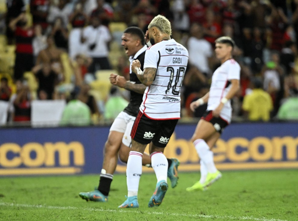 Gabigol lamenta pênalti desperdiçado no clássico Vasco x Flamengo