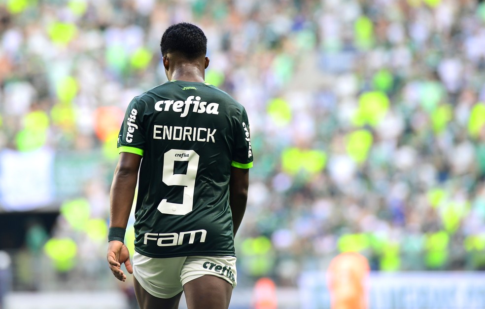 Endrick mostra cautela sobre título do Palmeiras: ‘Galo pode fazer 10 a 0’