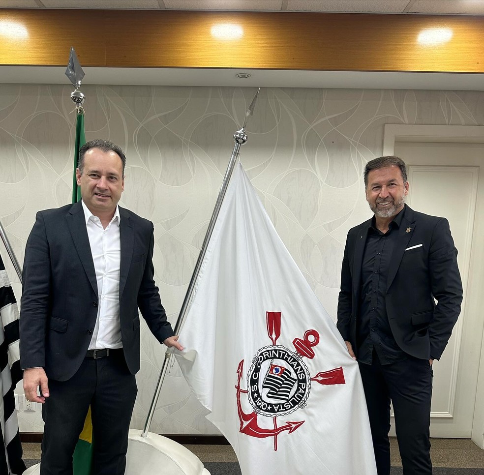 Vinicius Cascone, novo diretor jurídico, e Augusto Melo, presidente do Corinthians — Foto: Reprodução / Instagram