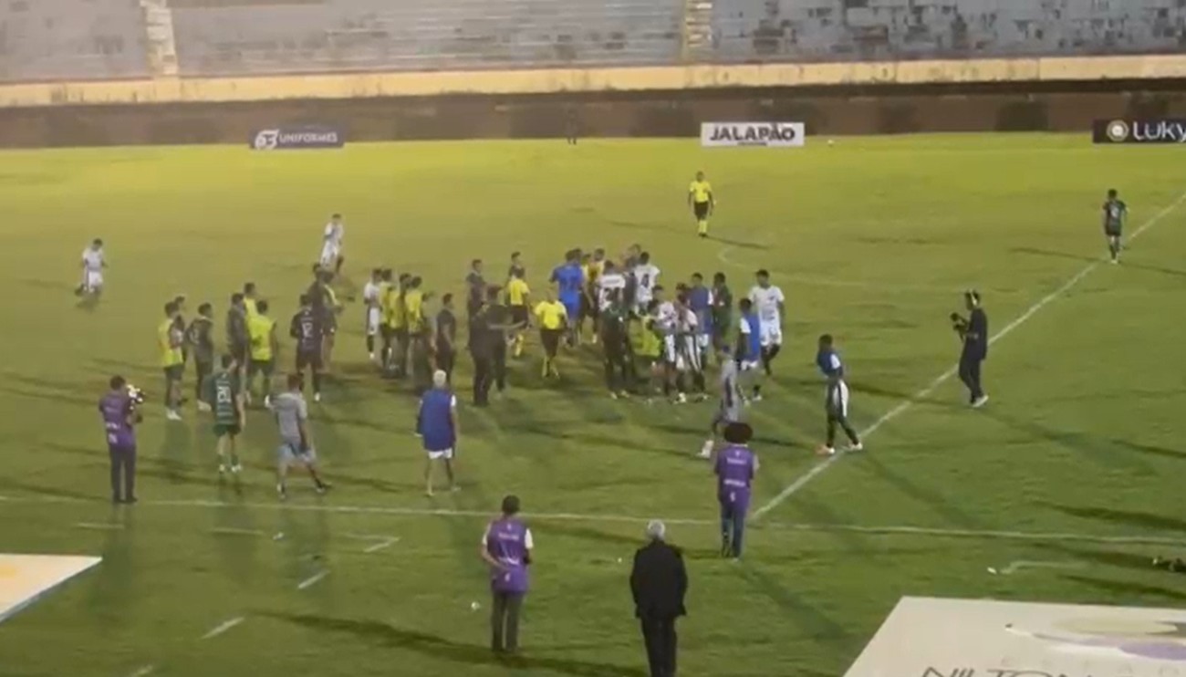 Vídeo mostra confusão generalizada após partida da semifinal do Tocantinense
