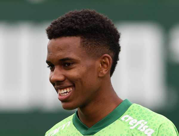 Estêvão avança em campo e se aproxima do retorno ao Palmeiras.