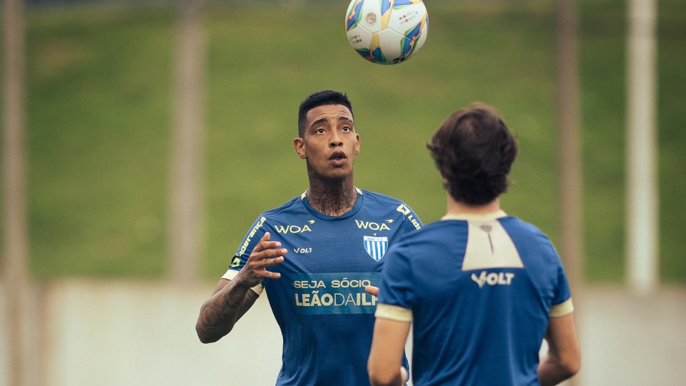 Suspenso por 360 dias, Alef Manga voltou a jogar e est� no Ava� � Foto: Guilherme Griebeler/Ava�