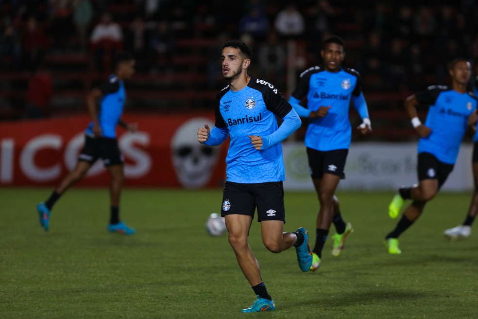 Volante ex-Grêmio é apresentado no Cruzeiro:honrado de vestir essa camisa  - 23/01/2020 - UOL Esporte