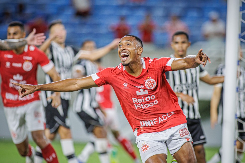 Hebert foi o cara do jogo — Foto: Gabriel Leite