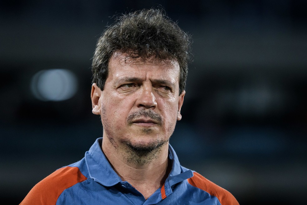 Fernando Diniz, técnico do Cruzeiro, durante a partida contra o Athletico-PR