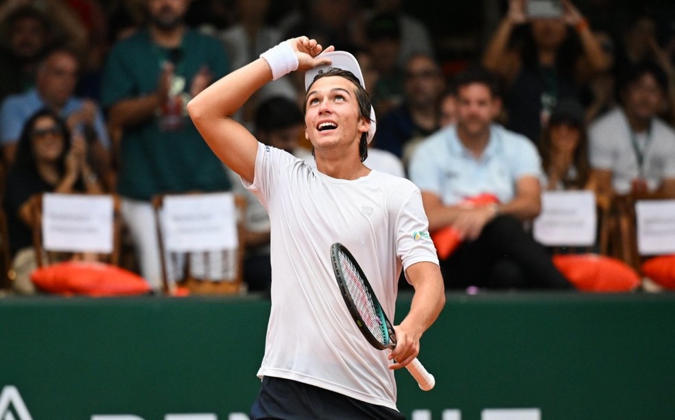 Leonardo Storck vibra com título do Roland Garros Junior Series — Foto: Guido Bompan/FFT
