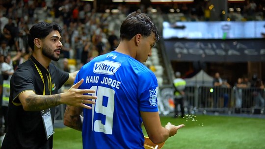 'Viralizou' tem Kaio Jorge provocador, goleada do Fla e Hulk 'pistola' no Flu