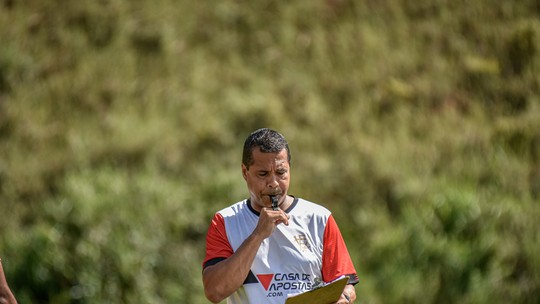 Interino do Vitória revela que não usou material do clube para ir trabalhar após 8 a 0: "Vergonha"
