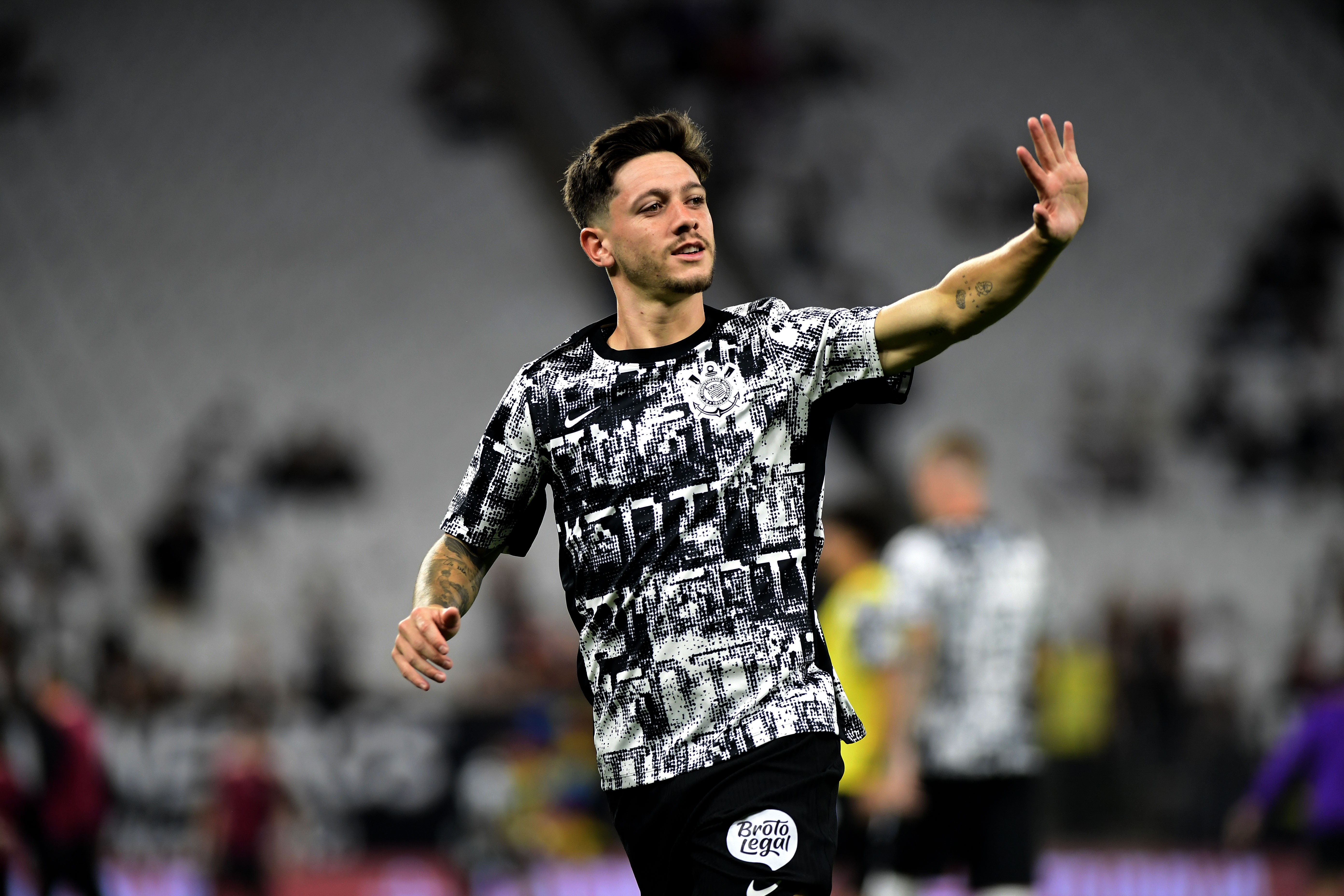 Garro Consolida Suporte Interno no Corinthians Durante Desafio Inicial da Temporada