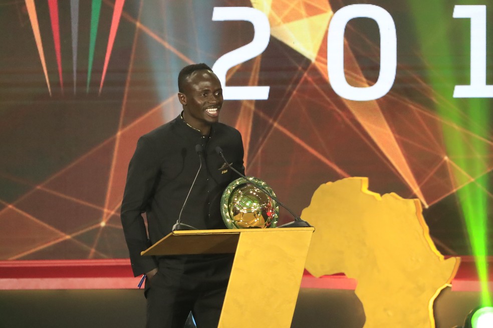 Sadio Mané é eleito o Jogador Africano do Ano, à frente de Salah e