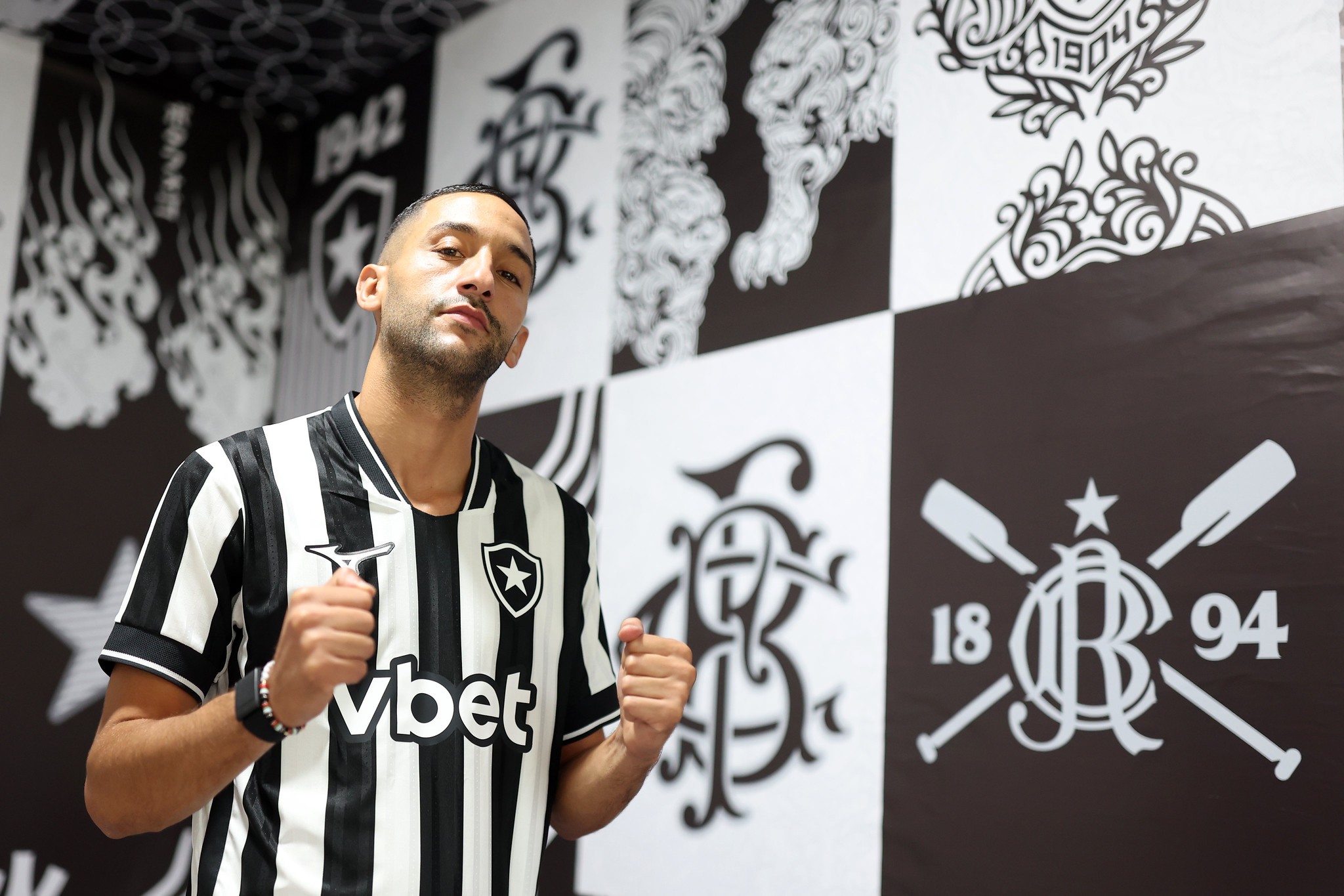 Botafogo encerra busca por reforços e fecha janela com nove contratações; veja balanço