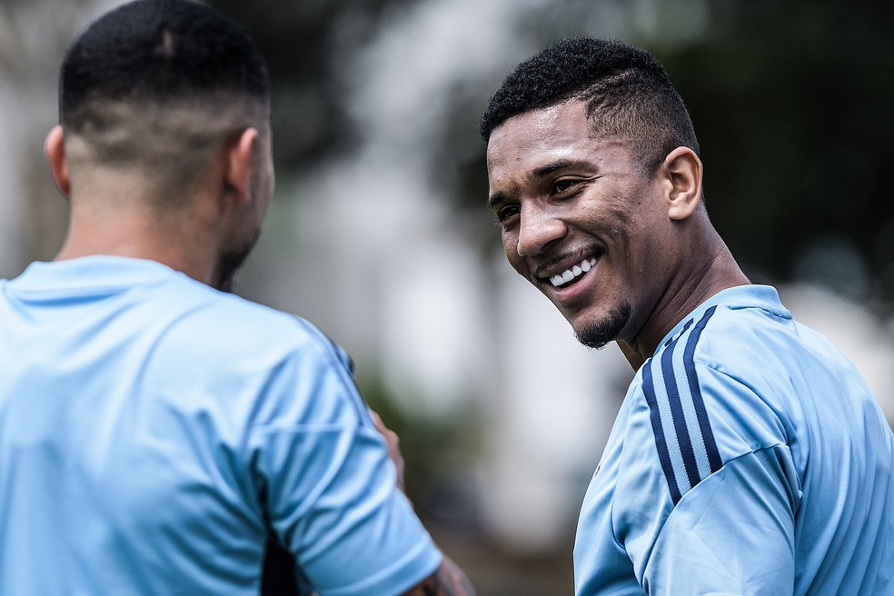 Matheus Davó durante treinamento do Cruzeiro — Foto: Gustavo Aleixo/Cruzeiro