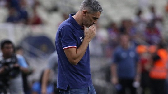 Vojvoda sobe tom ao ser questionado sobre escolhas em má fase  - Fortaleza perdeu para o Santos por 3 a 2 em casa pelo Brasileirão