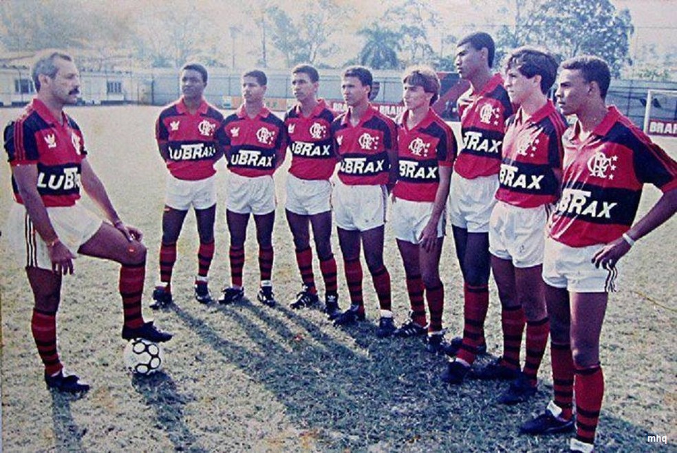 Foto hist&oacute;rica de J&uacute;nior com N&eacute;lio, Marcelinho, Marquinhos, Paulo Nunes, J&uacute;nior Baiano, Rog&eacute;rio e Pi&aacute; inspirou document&aacute;rio &mdash; Foto: Nilton Claudino