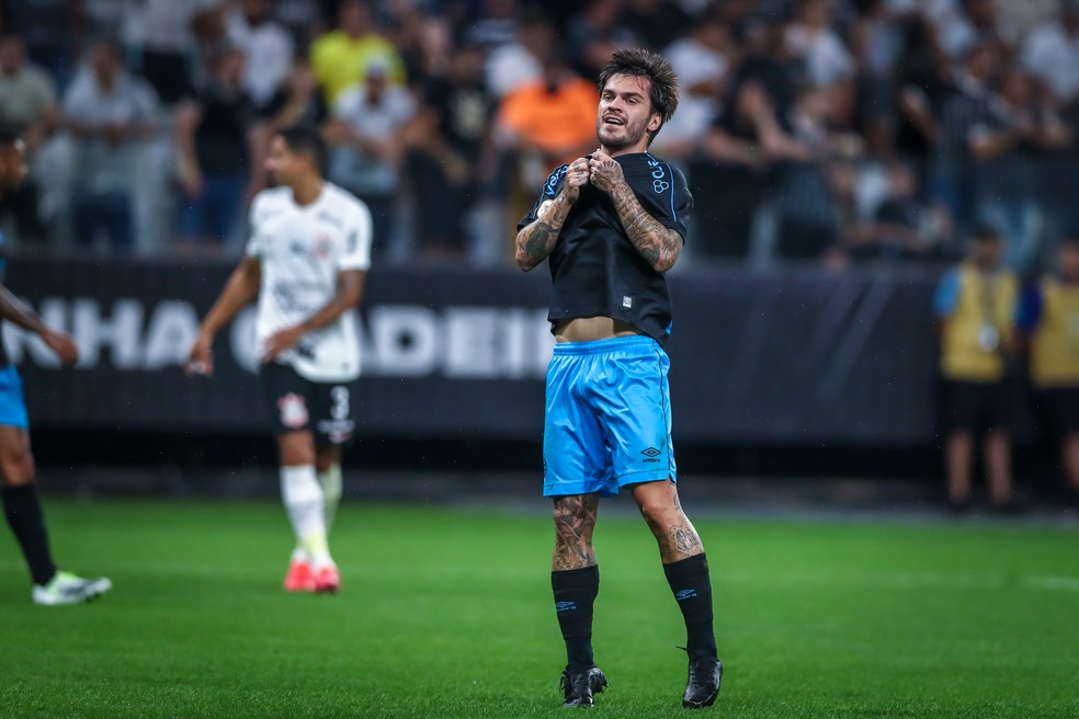 Nathan comemora gol pelo Grêmio contra o Corinthians — Foto: Lucas Uebel/Grêmio