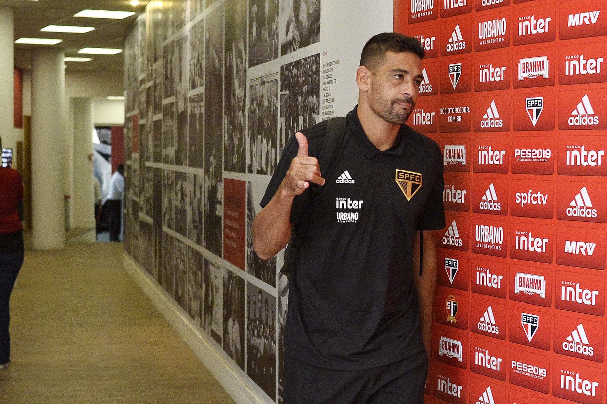 São Paulo endurece conversa e quer oferta melhor do Sport para negociar Diego Souza