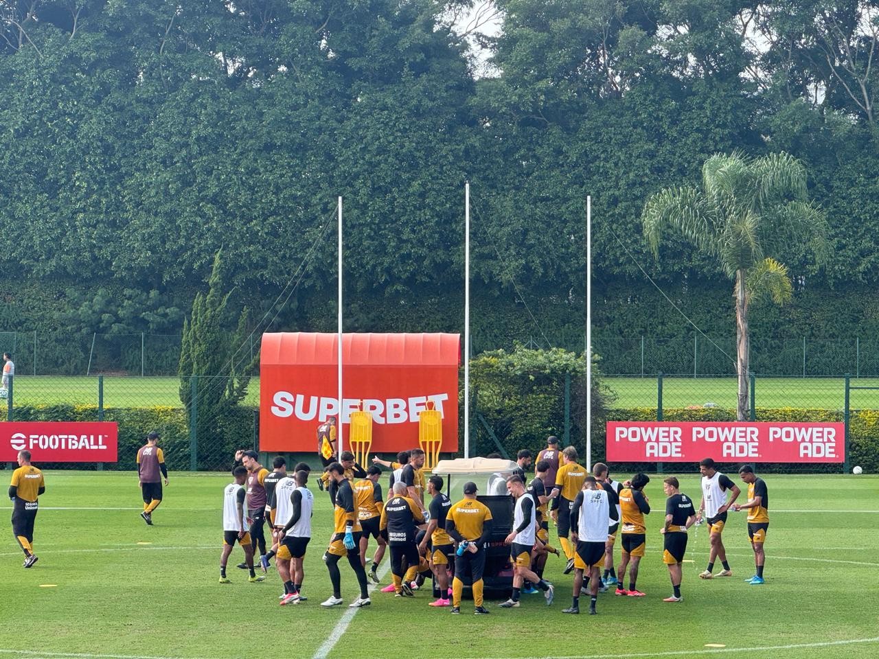 São Paulo intensifica preparação com trabalho tático para jogos-treino; veja como foi atividade