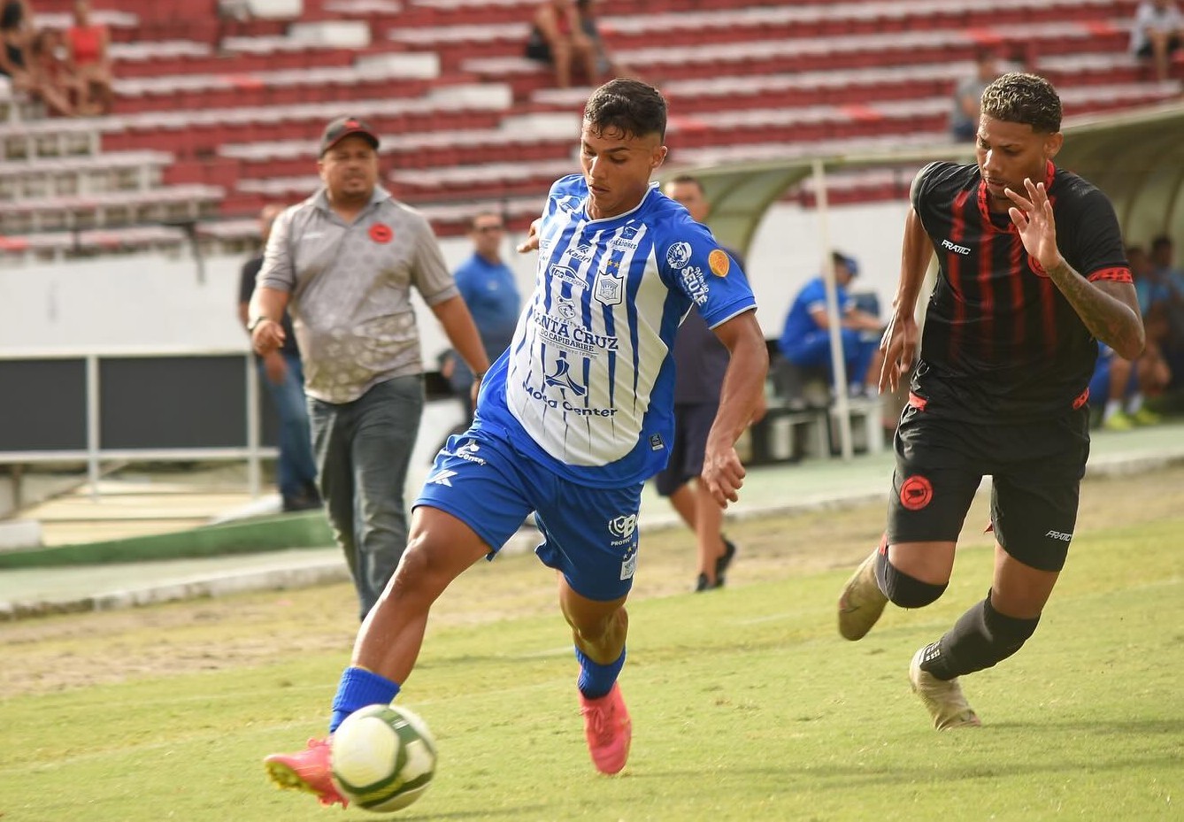 River-PI anuncia lateral ex-Ypiranga-PE e confirma acerto com atacante Romarinho