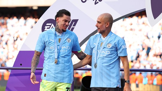 Guardiola diz que Ederson não vai deixar o City e comemora: "Grande alívio"