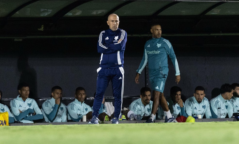 Leonardo Jardim, técnico do Cruzeiro, durante partida contra o Bragantino — Foto: Caique Coufal