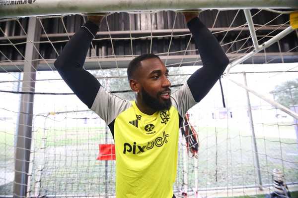 Gerson retira cateter e se prepara para retorno aos gramados pelo Flamengo.