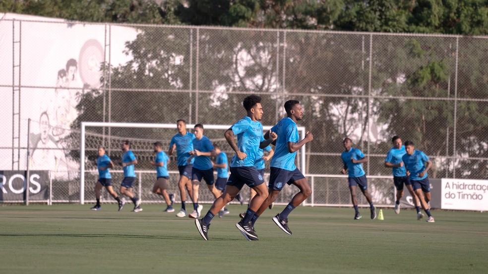 Elenco do Grêmio em treino no CT Joaquim Grava — Foto: Luis Eduardo Muniz/Grêmio