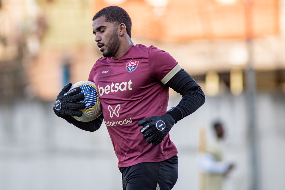 Lucas Arcanjo não tomou gol pela primeira vez em dez partidas no empate com o Cuiabá