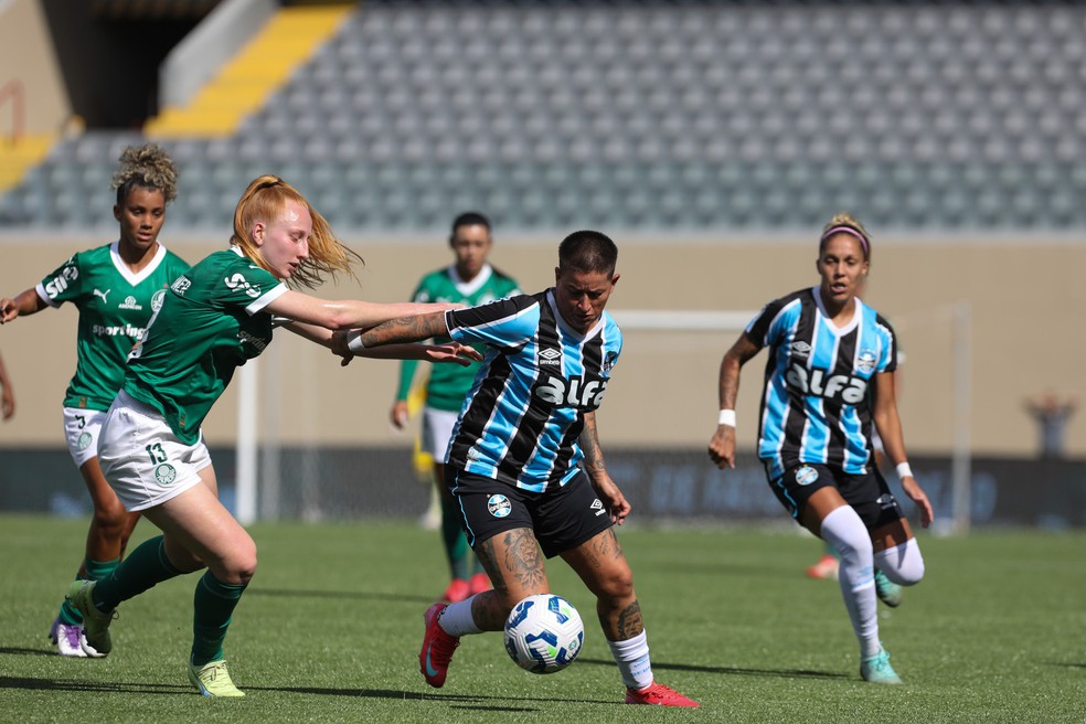 Pati Maldaner e Yamila Rodríguez em Palmeiras x Grêmio — Foto: Rodrigo Fatturi/Grêmio