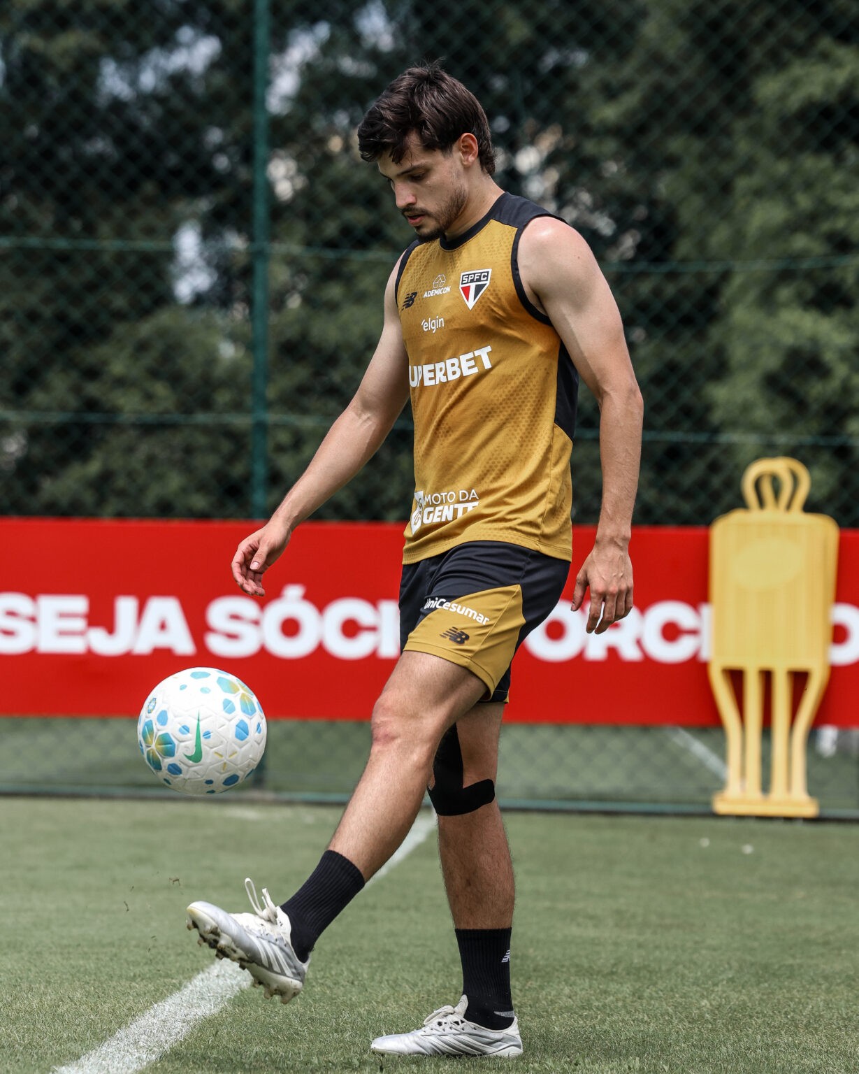Treino do São Paulo: Dorival foca em atividades táticas e bola parada antes de clássico com o Santos