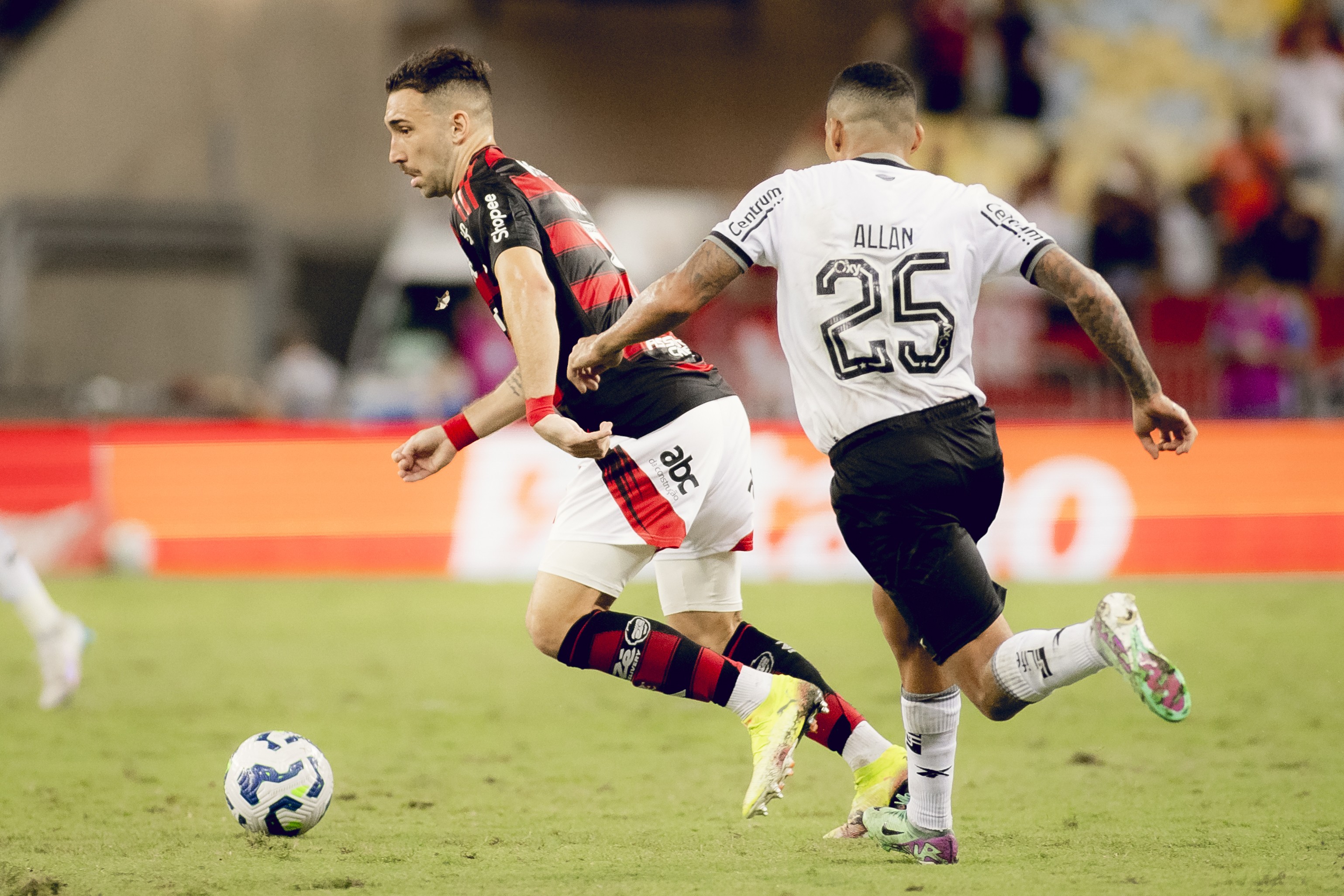 QUAL SUA OPINIÃO? Léo Ortiz desconsidera disputa com o Palmeiras no Brasileirão