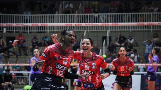 Sesi-Bauru vira sobre o Barueri e segue invicto no Paulista de vôlei feminino