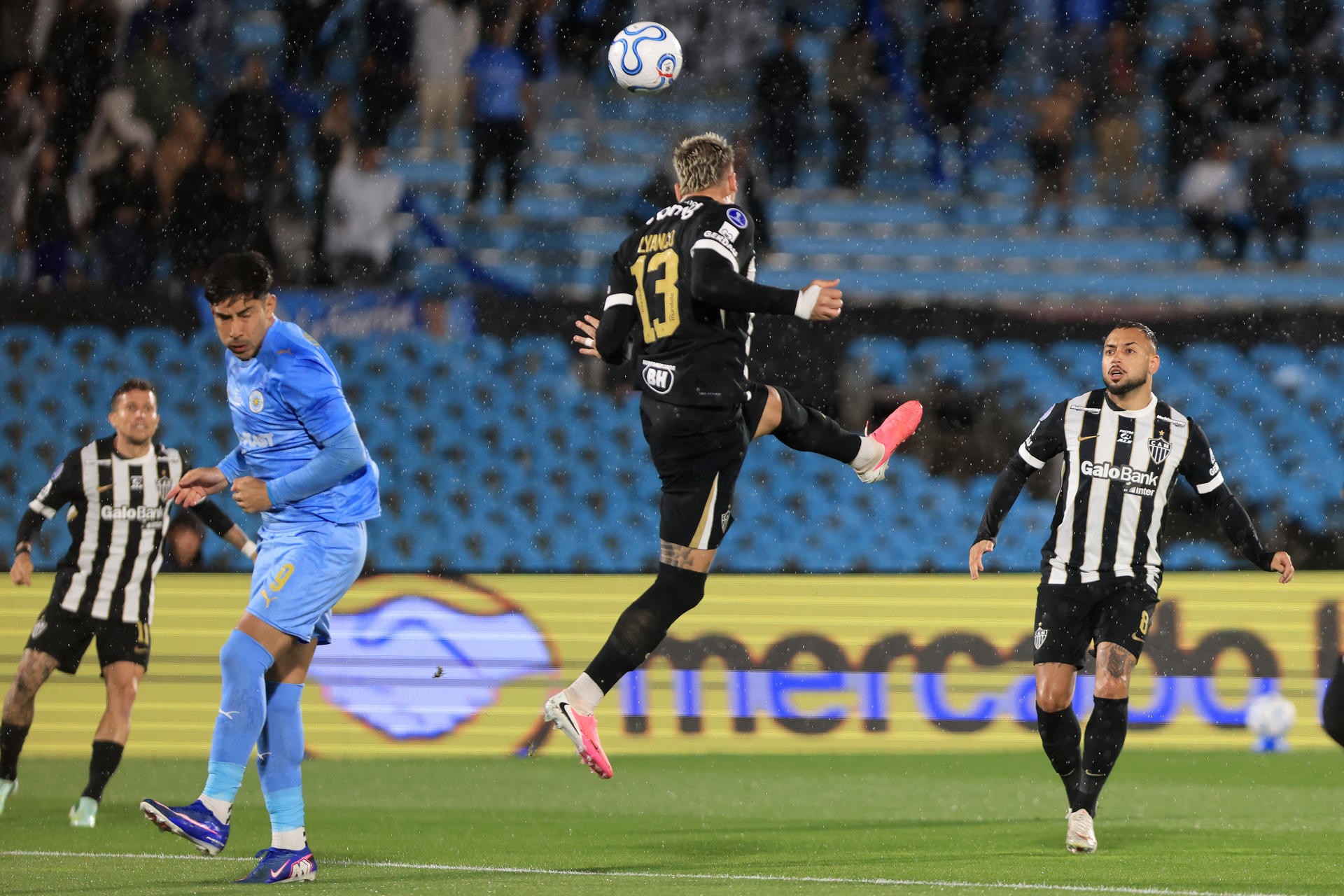 Lyanco critica atuação do Atlético-MG mesmo com vaga na final da Sul-Americana