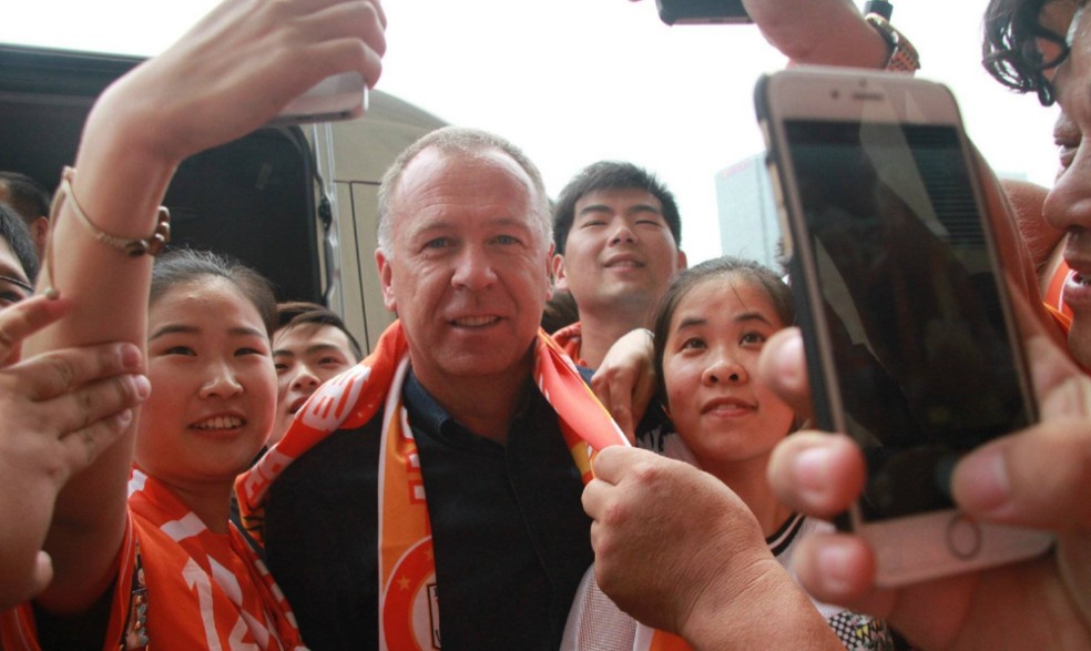 Mano Menezes despedida Shandong Luneng — Foto: Reprodução/Twitter