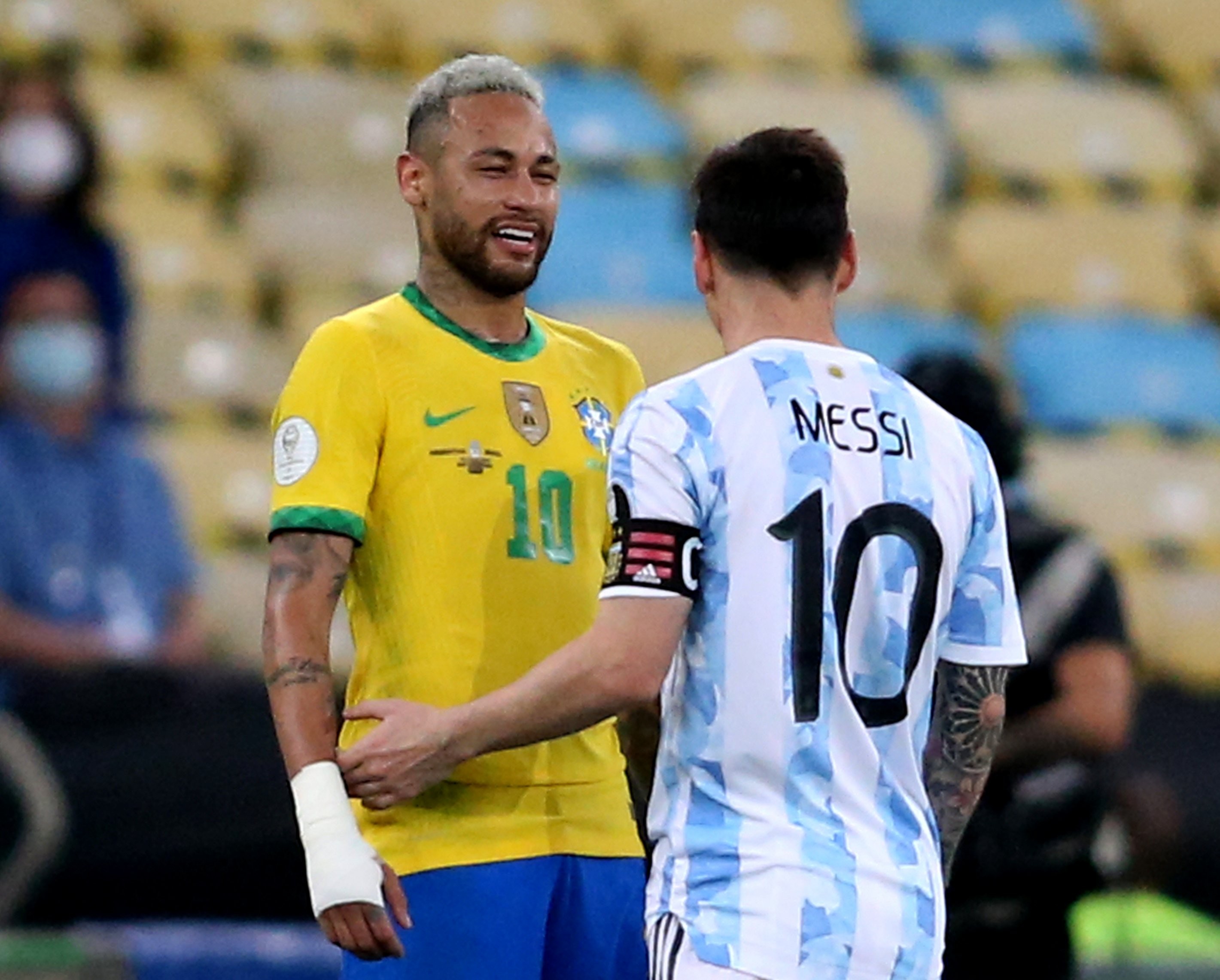 "Obrigado por me fazer amar ainda mais o futebol": Neymar publica texto para Lionel Messi