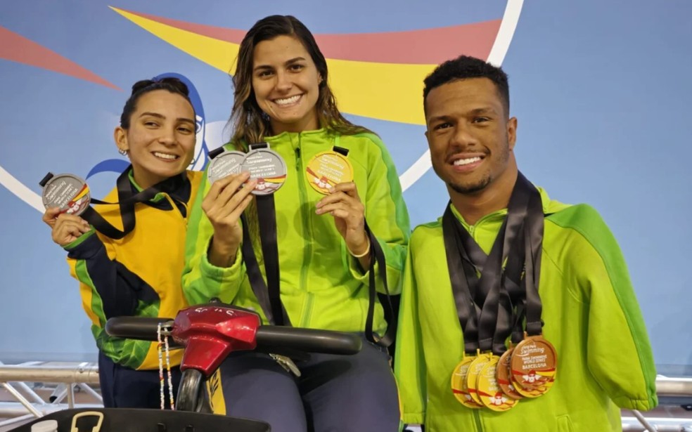 Gabriel Araujo, o Gabrielzinho, junto com Mariana Gesteira e Mayara Petzold — Foto: Divulgação/CPB
