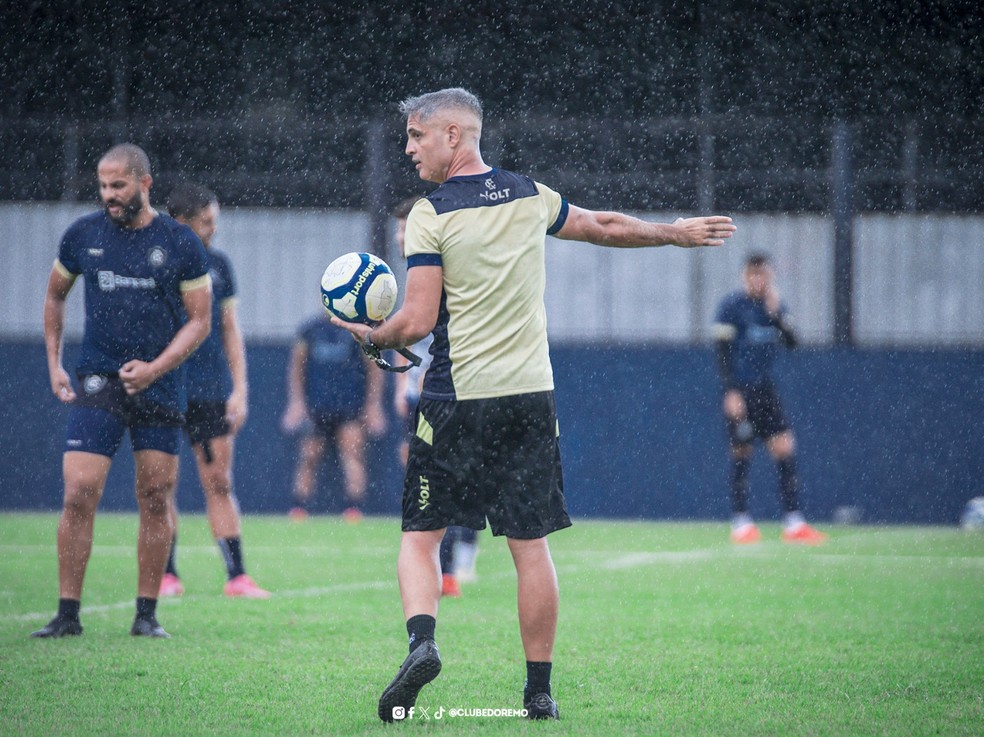 Rodrigo Santana durante treinamentos do Remo — Foto: Samara Miranda/Remo