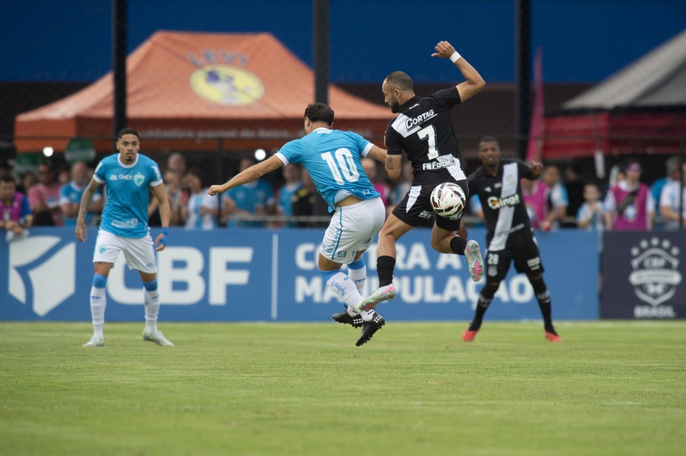 Londrina e Ponte Preta em campo pela final da Série C