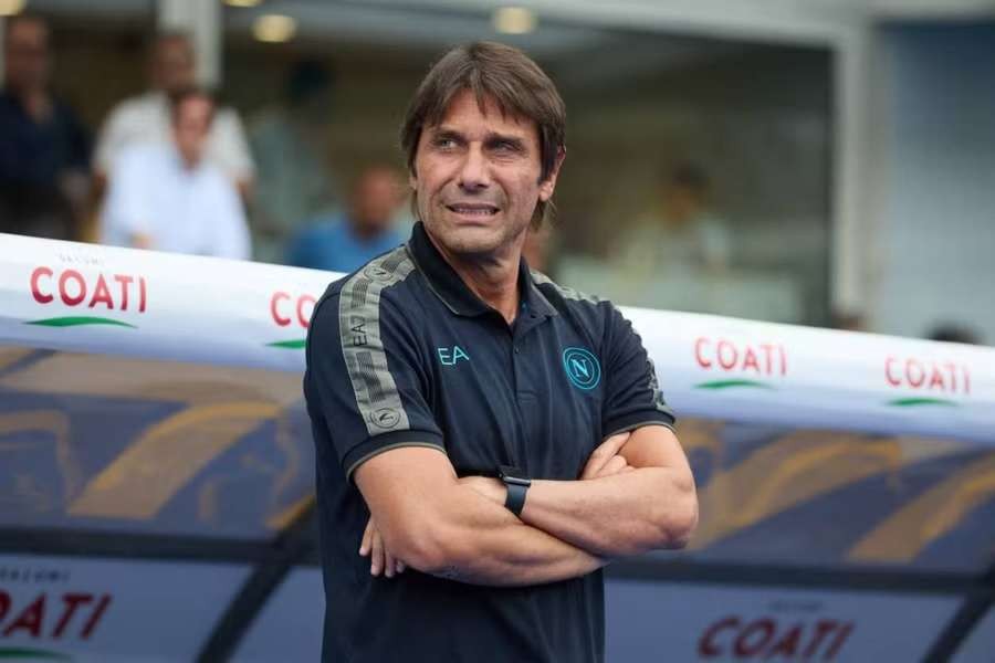 Antonio Conte deixa o Napoli após acordo e abre mão de R$ 108 milhões, diz jornal