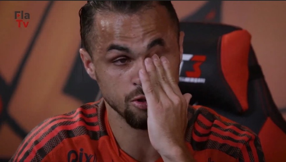 Michael chorou muito ao se despedir do Flamengo em 2022 — Foto: Reprodução