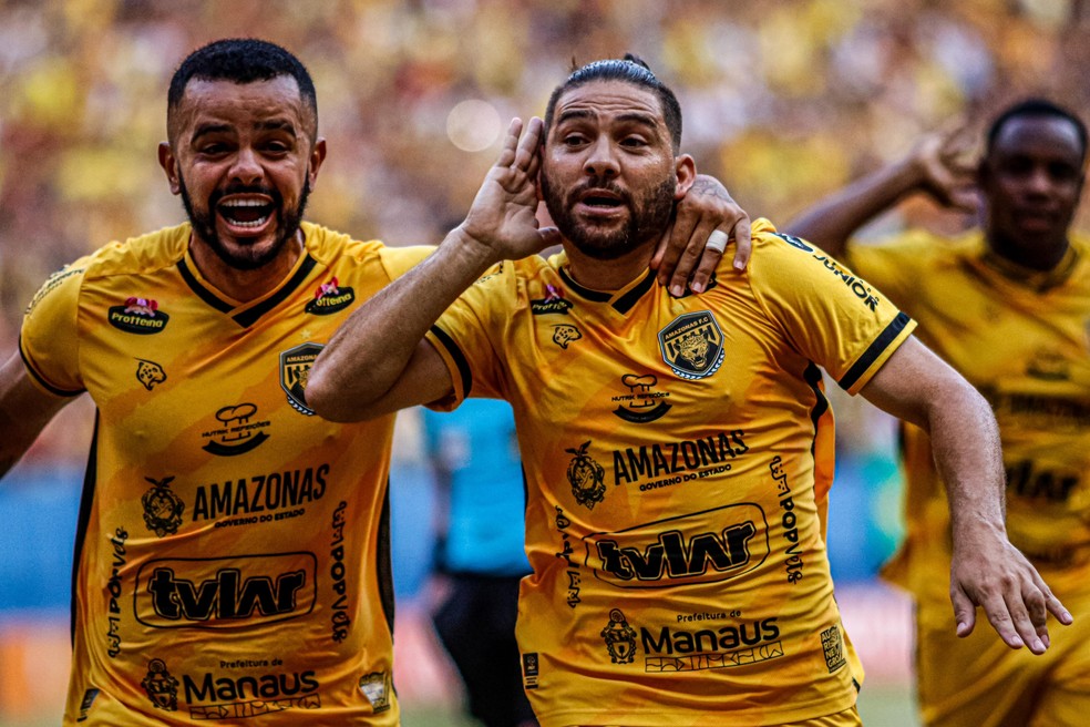 Futebol Interior on X: Manaus contrata volante com passagem de dois anos  pelo clube -   / X