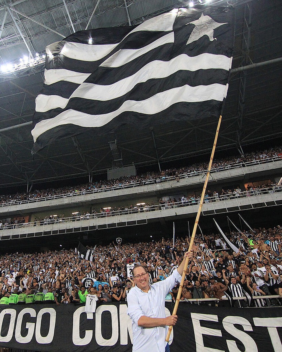 John Textor, do Botafogo, após ver jogo na torcida: É o único jeito de  assistir a futebol, botafogo