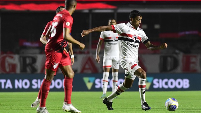 São Paulo x Athletico-PR, Luiz Gustavo