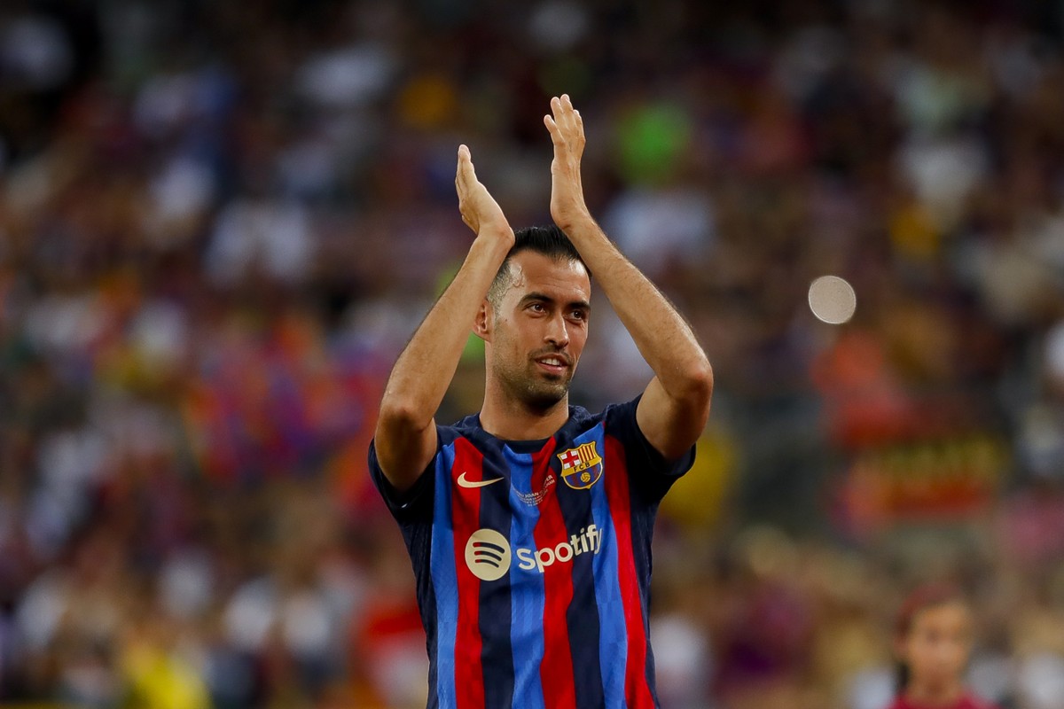 Busquets rejeita oferta do Barcelona para diluir salário; entenda