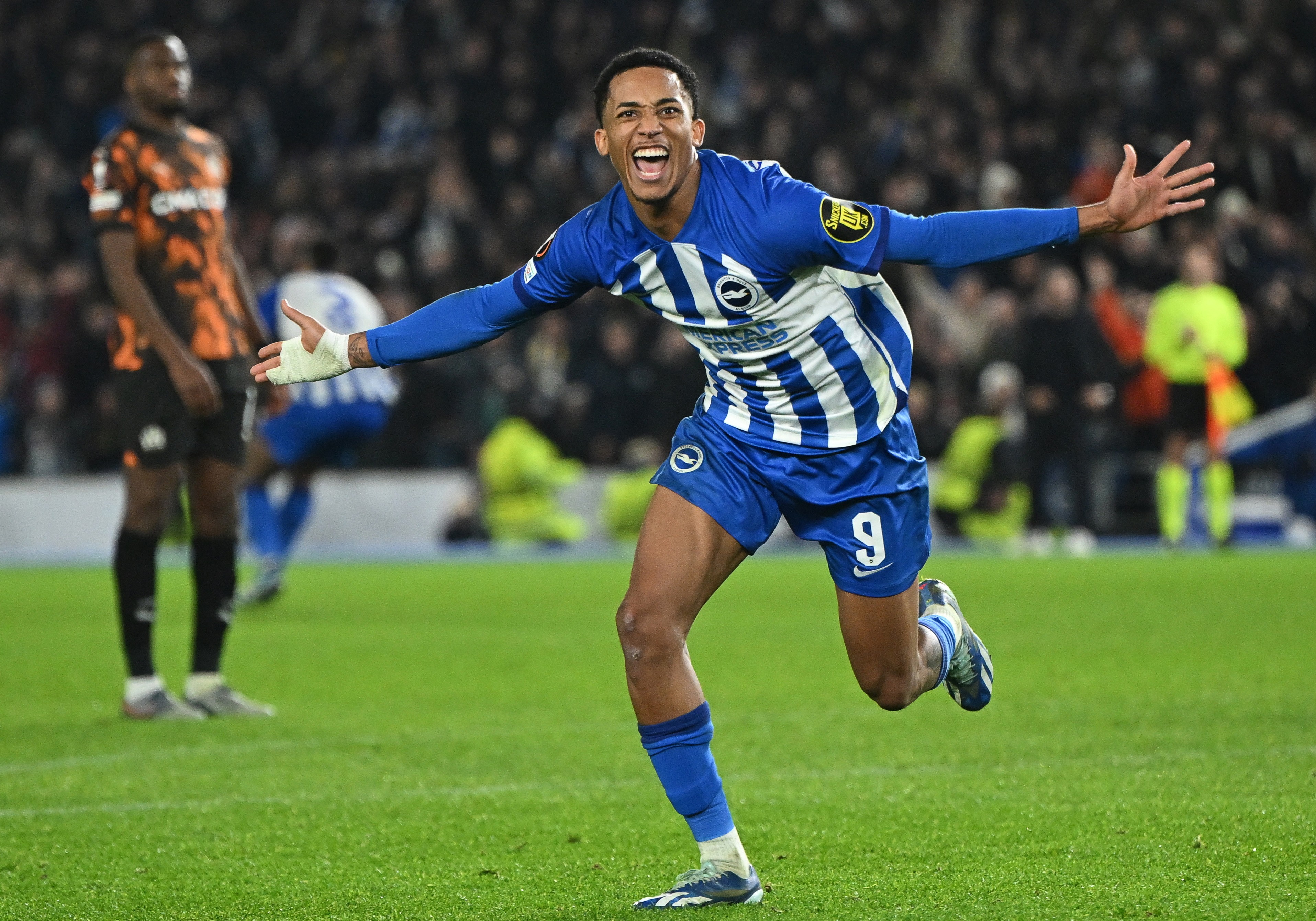 Artilheiro do Brighton, João Pedro usa o inglês e diz viver melhor fase ...