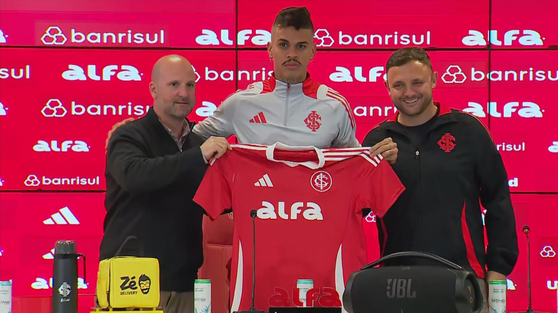 Richard é apresentado pelo Inter