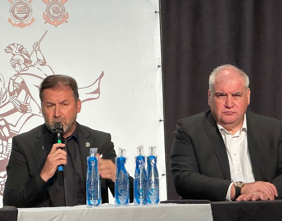 Augusto Melo e Rubens Gomes comandam negociações do Corinthians por reforços — Foto: Bruno Cassucci