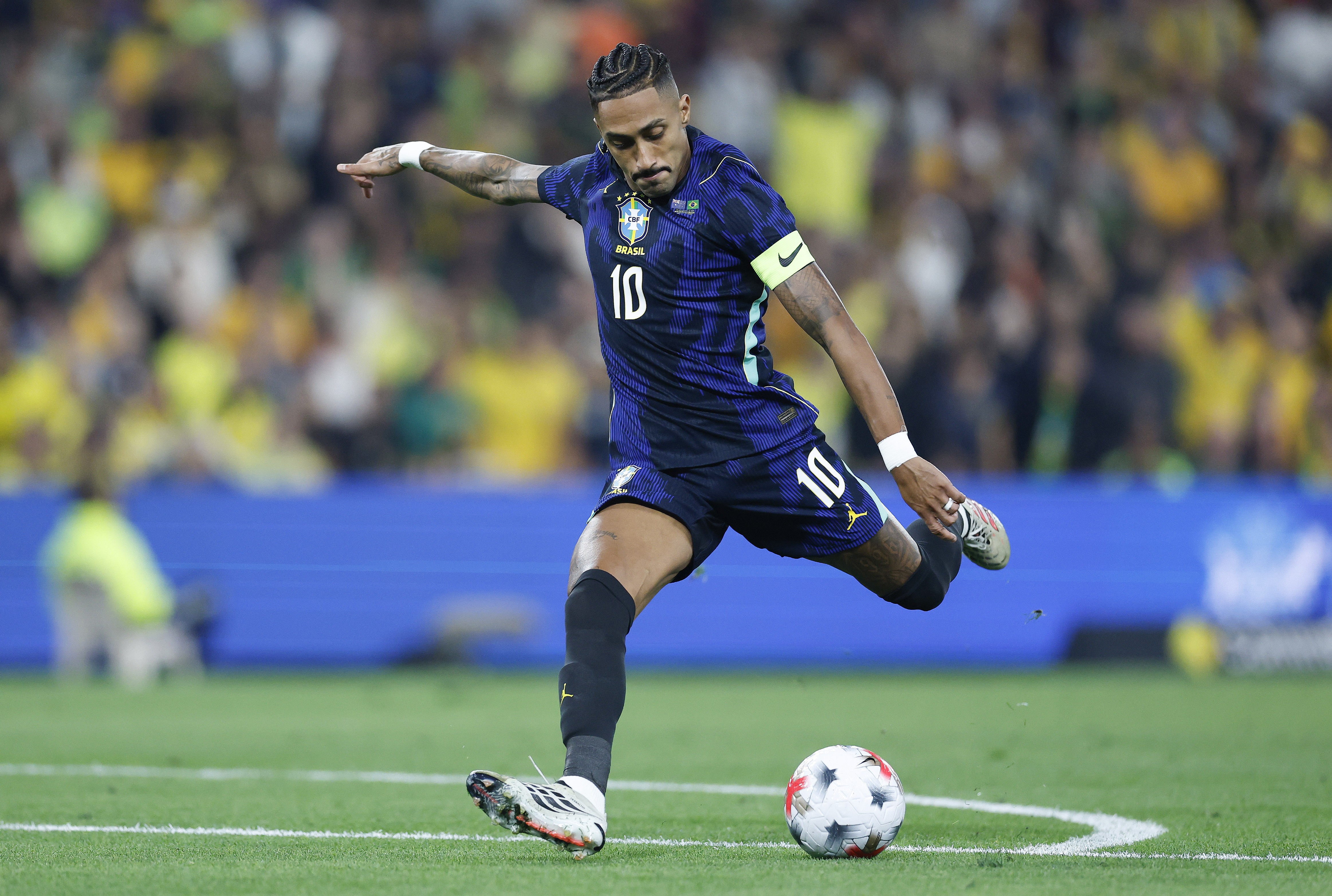 Raphinha sente dor na coxa e é substituído no intervalo do jogo contra Austrália